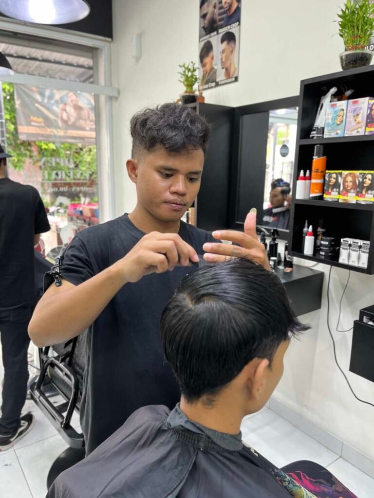 KAPAN ANDA HARUS PERGI KE  BARBER SHOP TERBAIK ANDA
