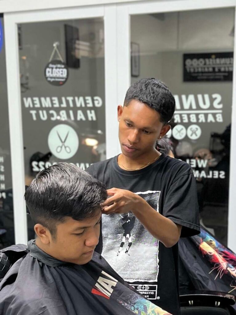 SEBERAPA SERING SEBAIKNYA POTONG RAMBUT? BERIKUT PANDUAN LENGKAP AGAR PENAMPILAN SELALU RAPI.